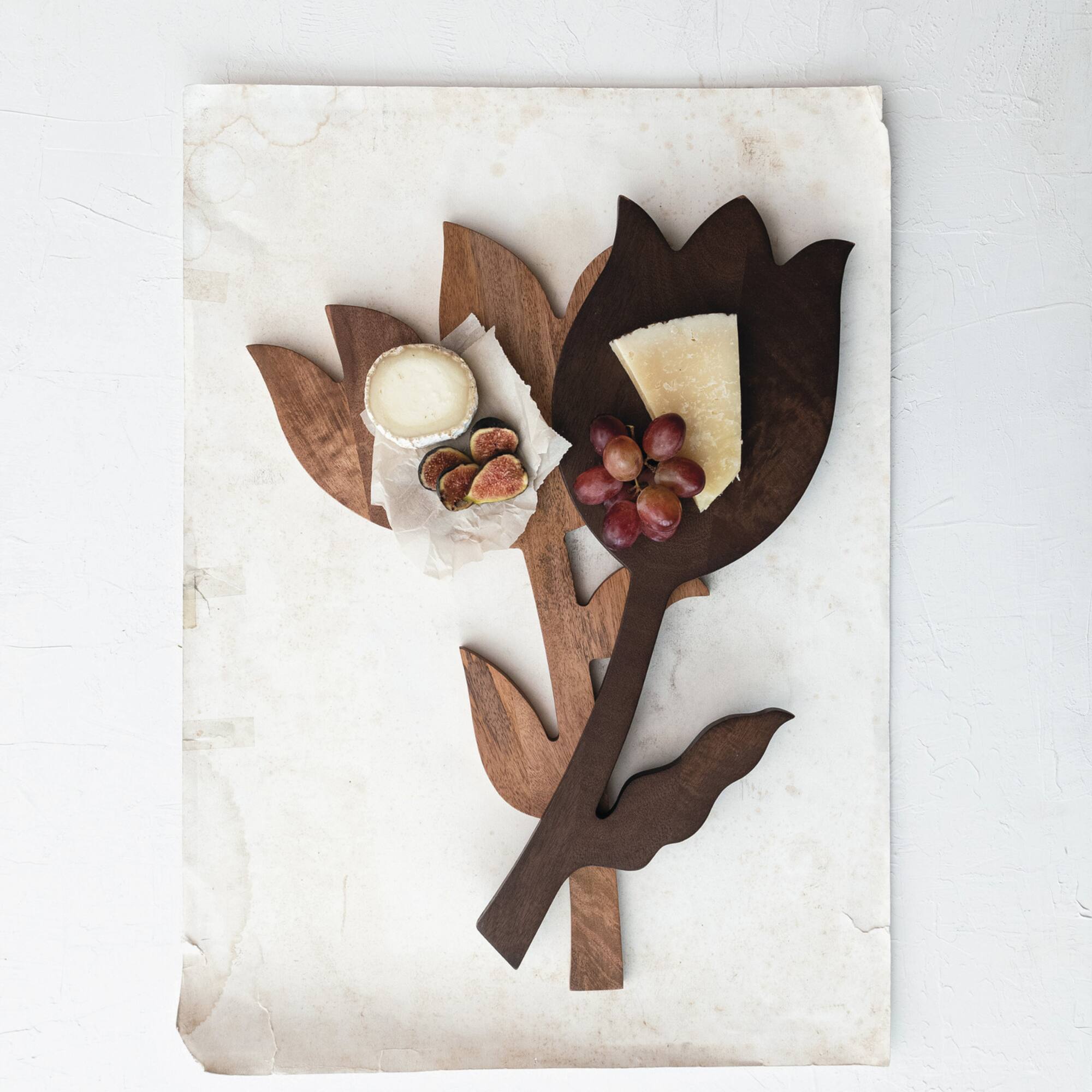 Hello Honey® 20" Tulip-Shaped Natural Mango Wood Serving Board